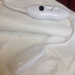بطانية كهربائية غير منسوجة مع جهازي تحكم ، مقاس مزدوج، أبيض (مع الضمان) من ترست