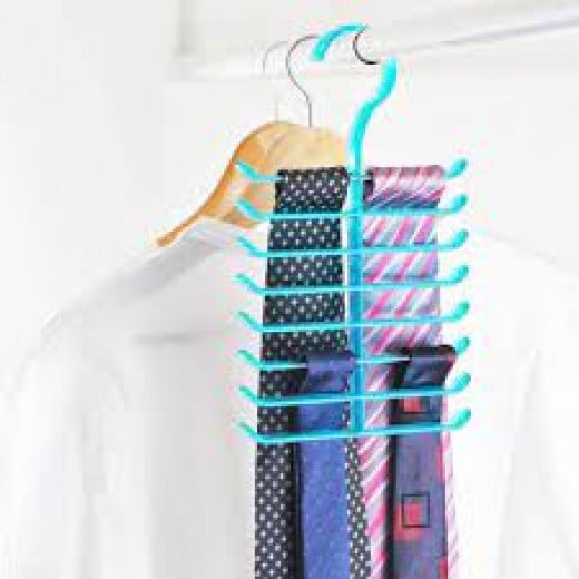 DecoBella  Transparent Tie Hanger